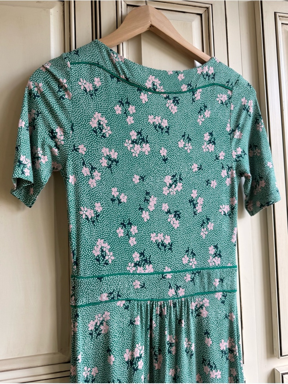 Boden Green Floral Short-Sleeve Midi Dress with Pink Blossoms - Picture 3 of 12